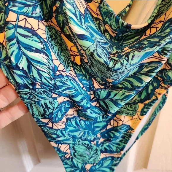 One Piece Swimsuit‎ - Picture 4 of 5